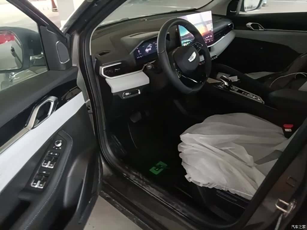 Geely Coolray, 2026 16