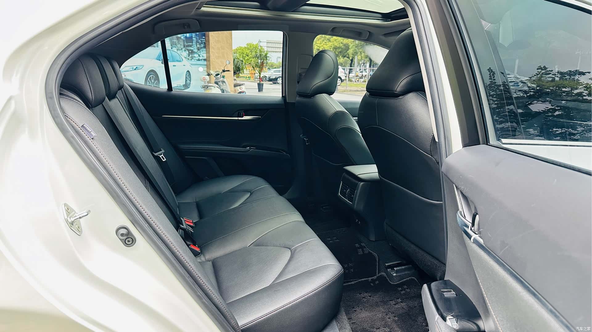 Toyota Camry, 2022 16