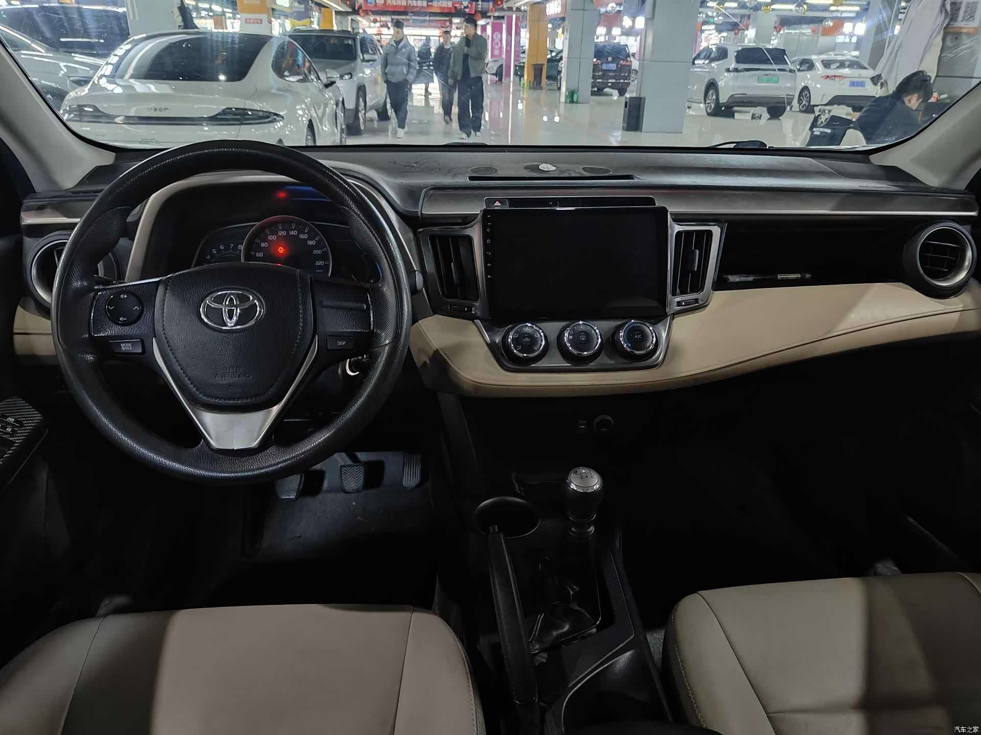 Toyota RAV4, 2015 3