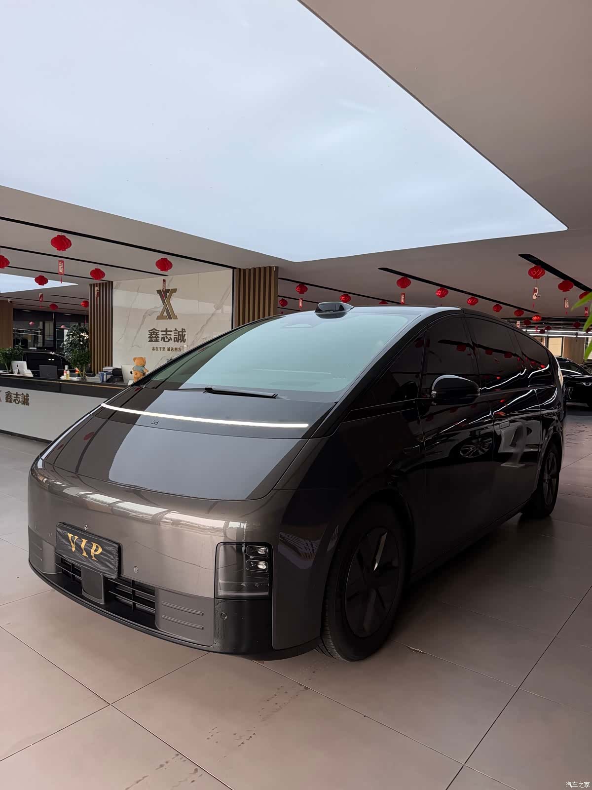 Li Auto MEGA, 2025 1
