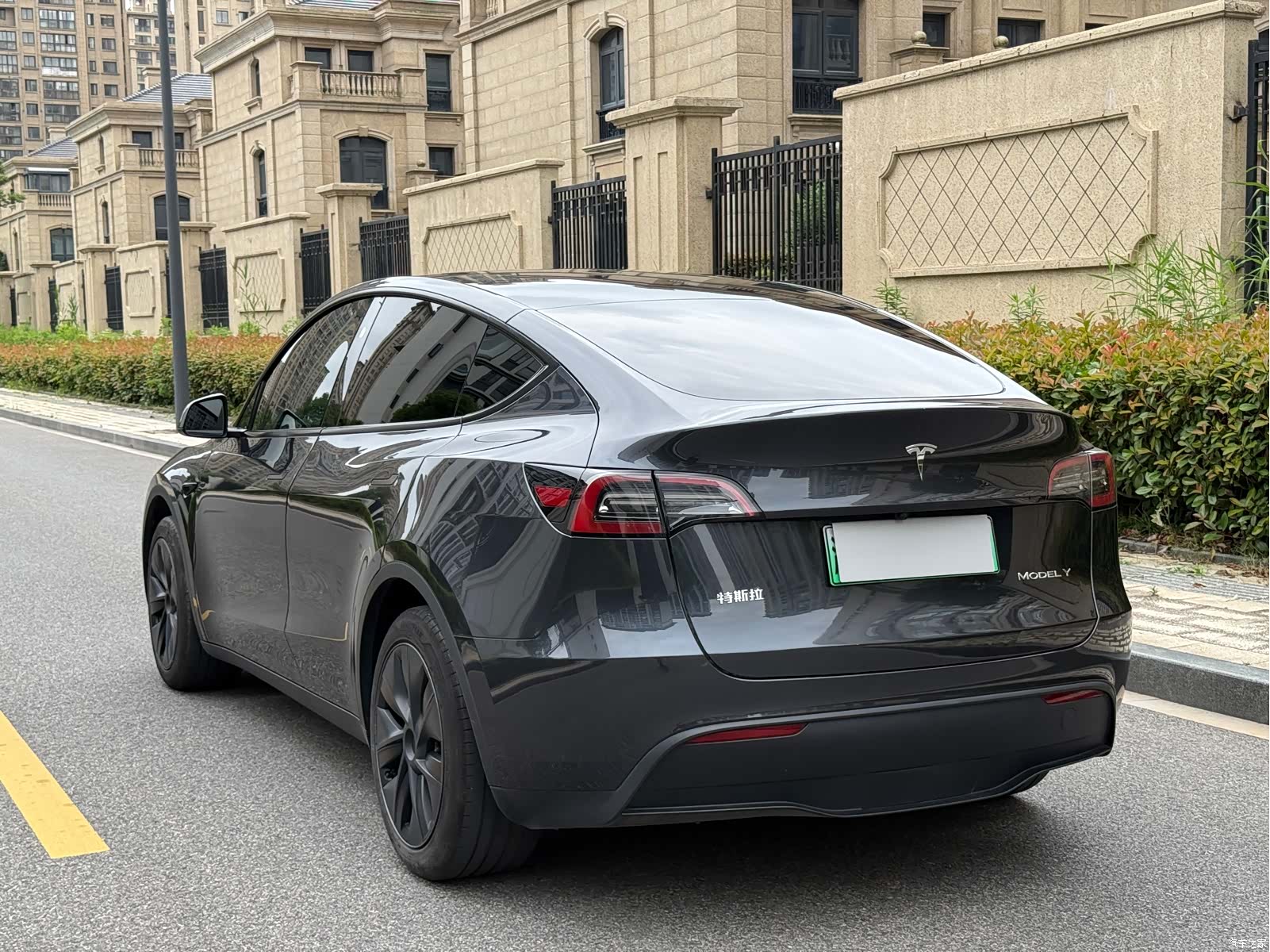 Tesla Model Y, 2025 6