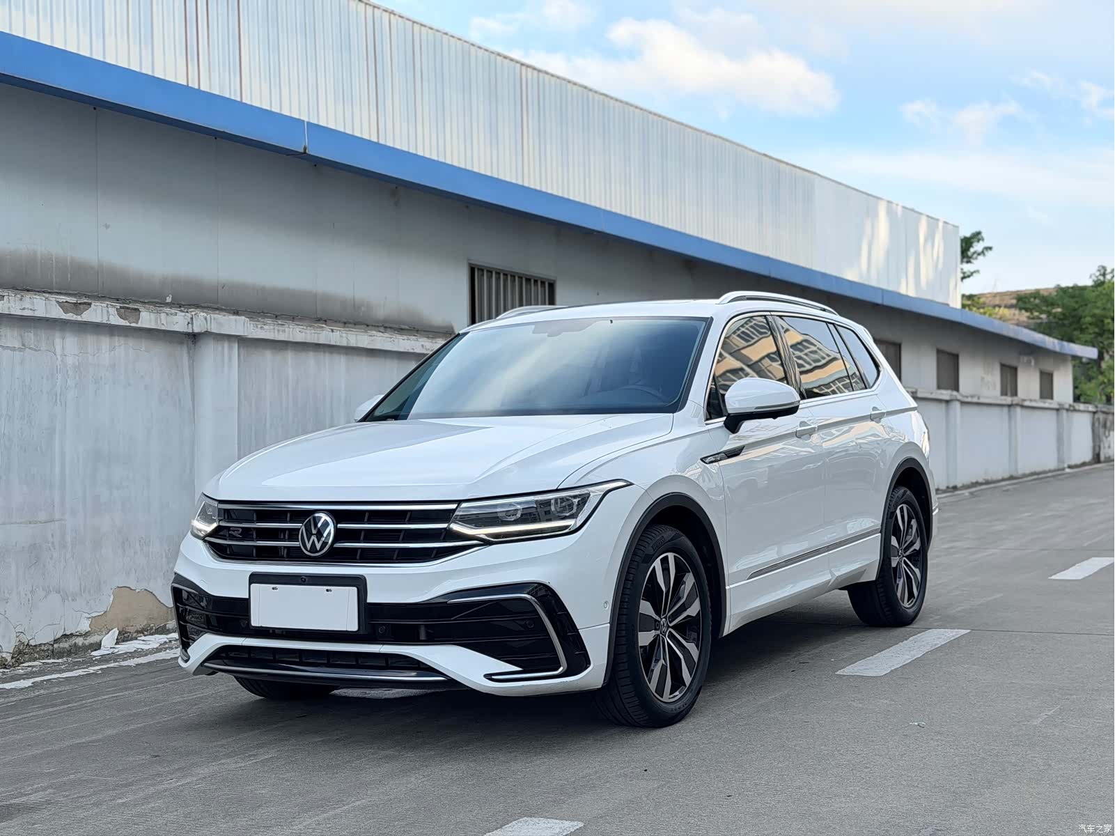 Volkswagen Tiguan L, 2022 1