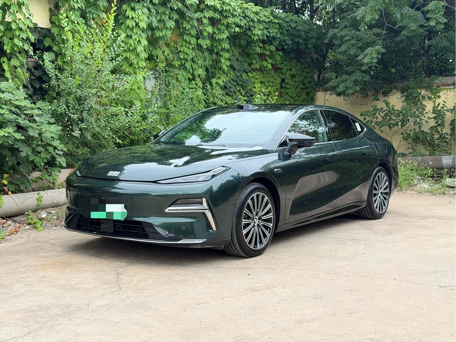 Geely Galaxy 8, 2025 1