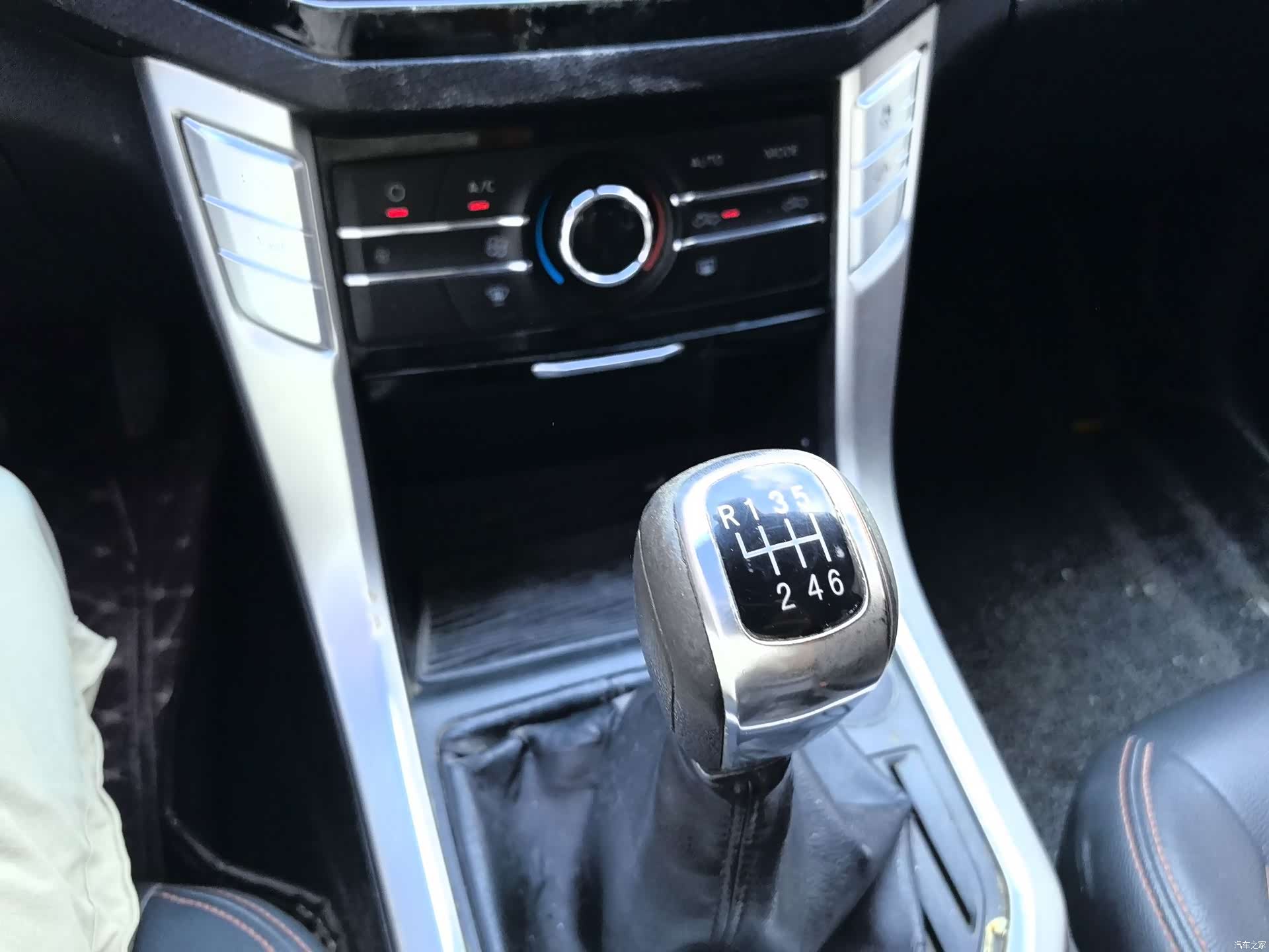 Maxus T60, 2019 16