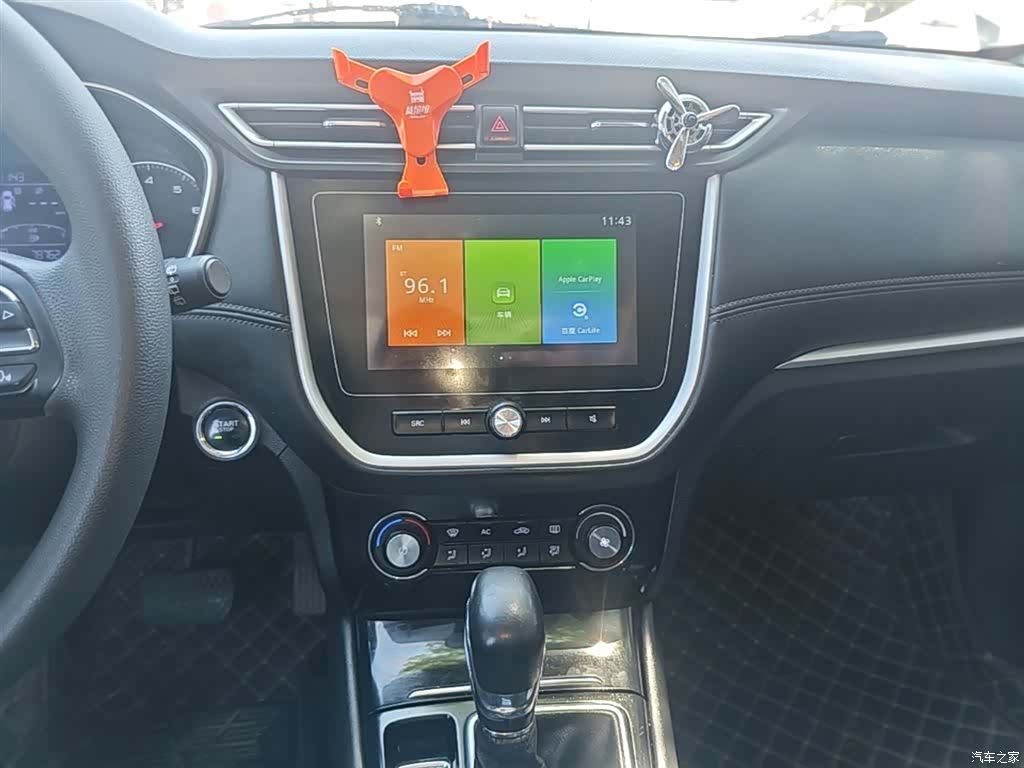 Roewe RX3, 2019 13
