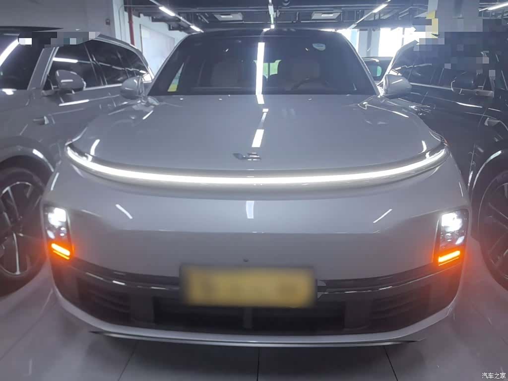 Li Auto L8, 2023 3