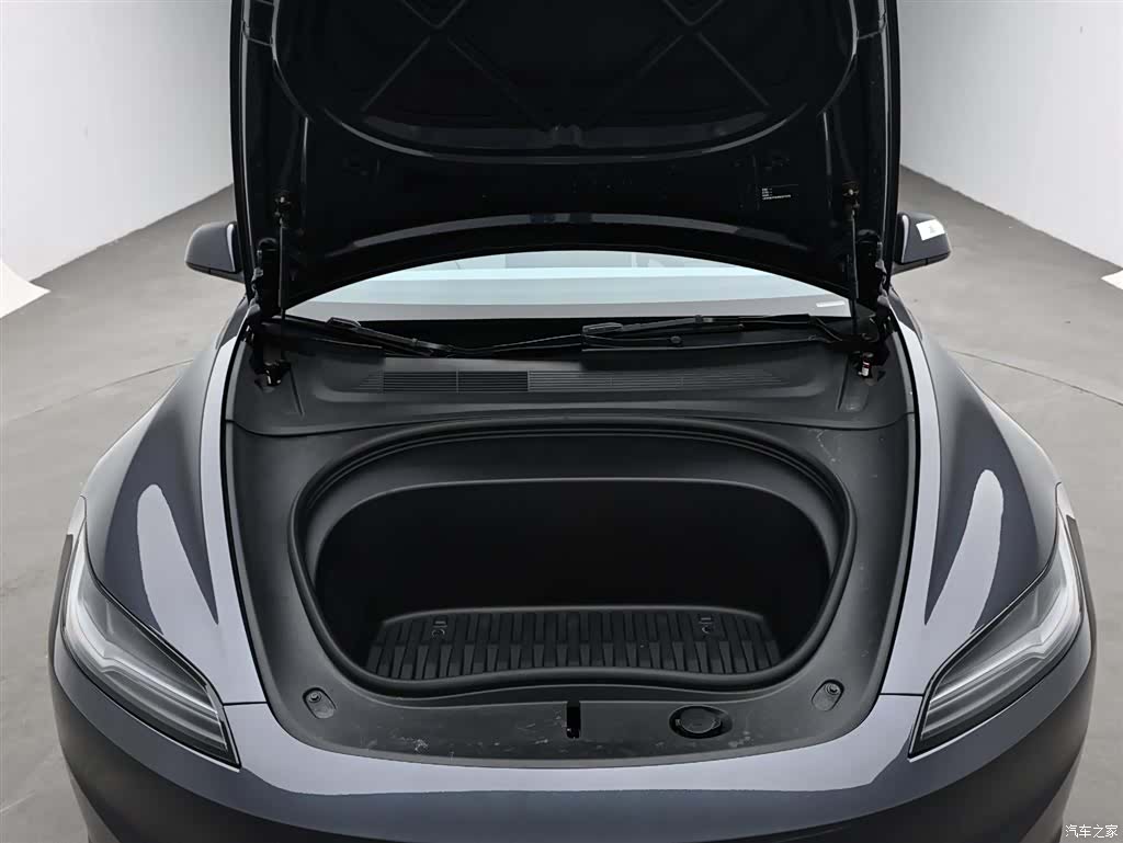 Tesla Model 3, 2024 17