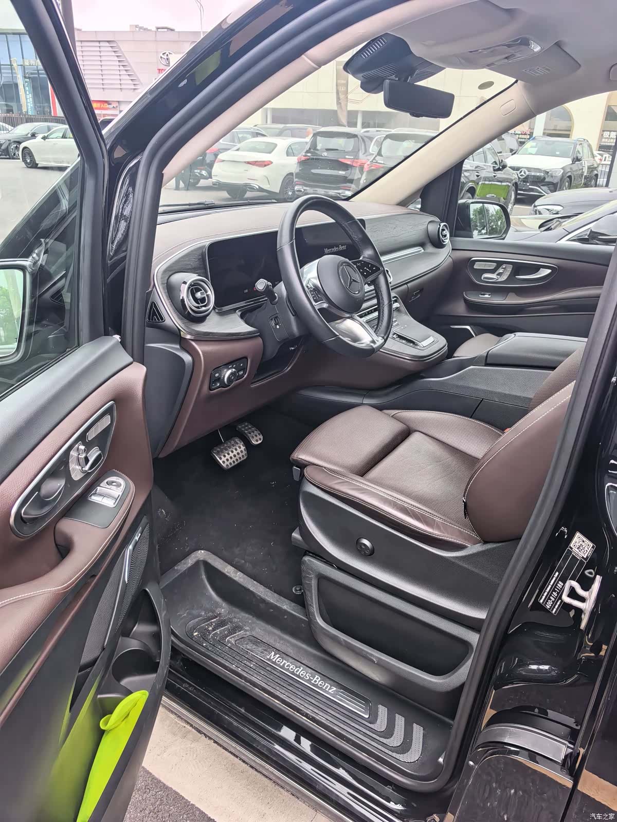 Mercedes-Benz V-Class, 2024 10