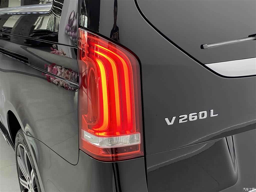 Mercedes-Benz V-Class, 2024 32