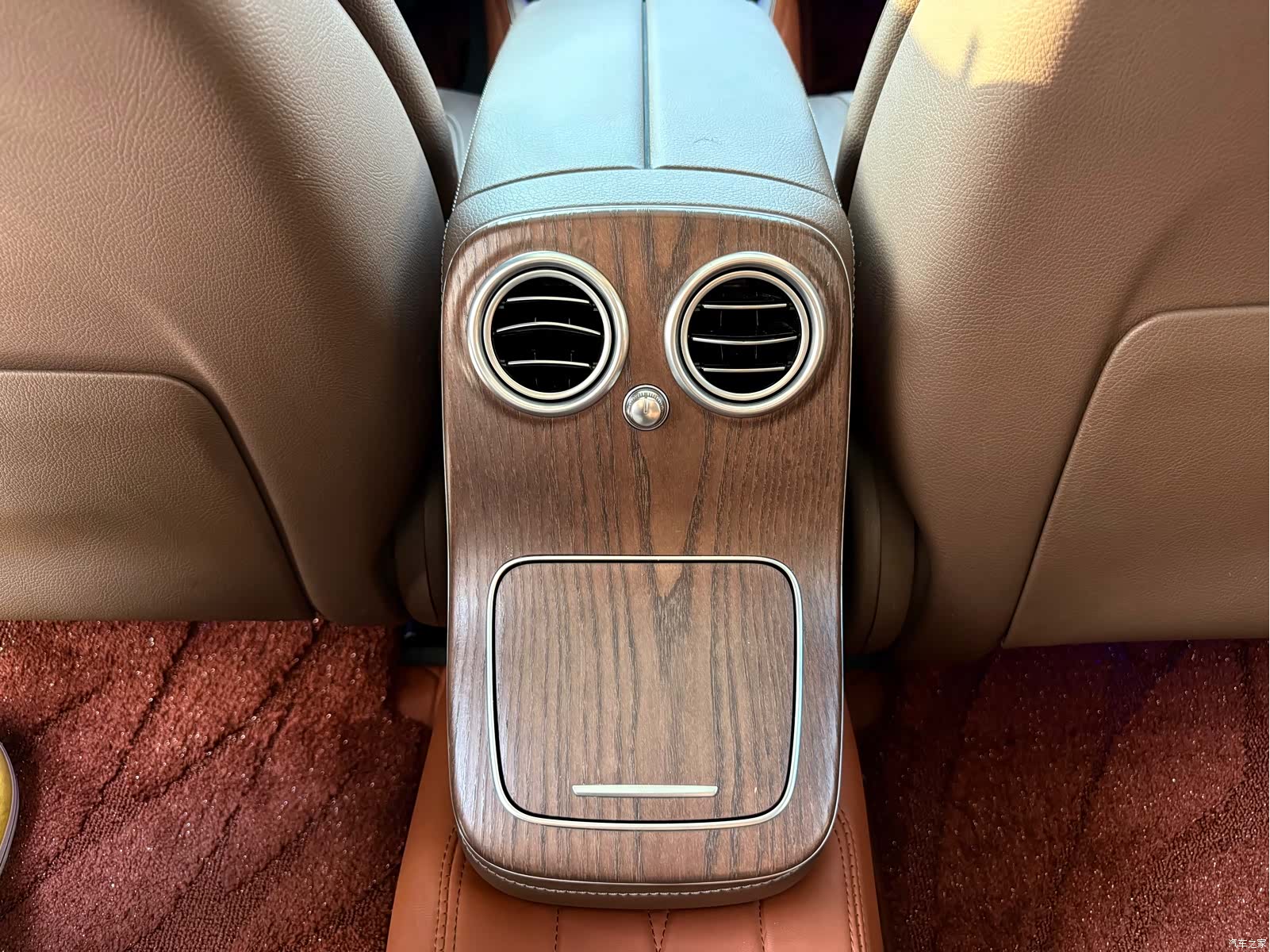 Mercedes-Benz E-Class, 2023 14