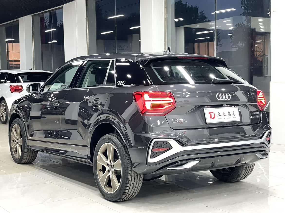 Audi Q2L, 2023 4