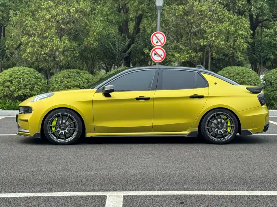 Lynk & Co 03