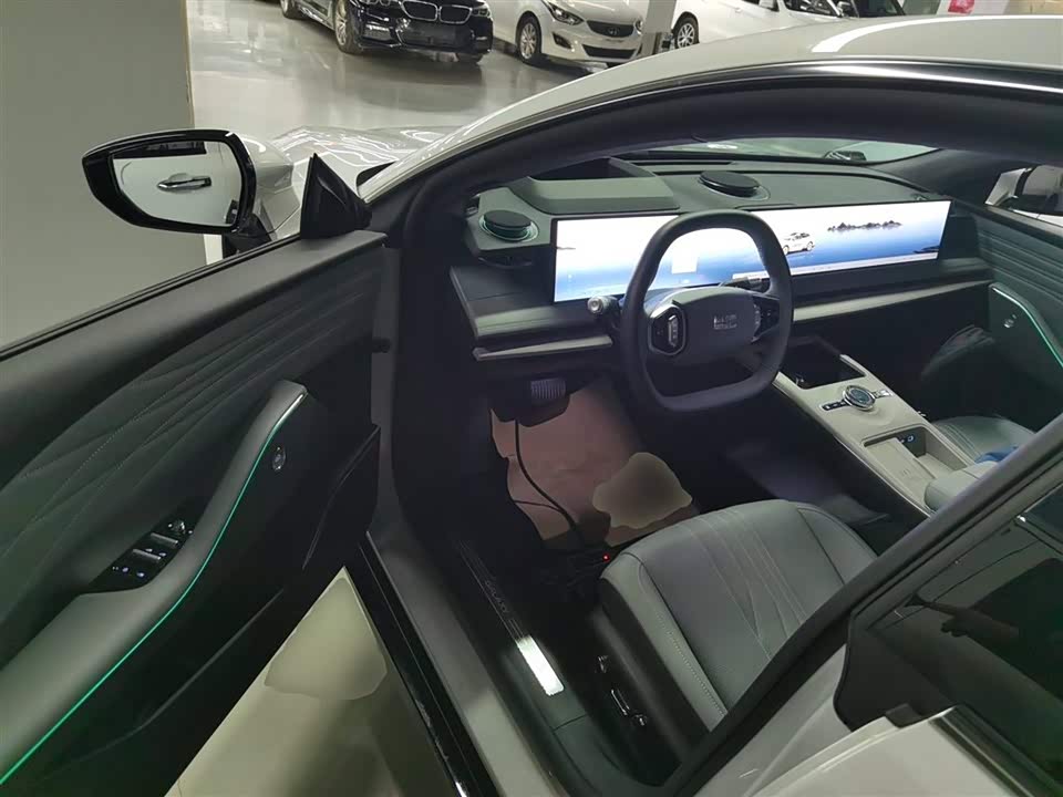 Geely Galaxy Galaxy E8