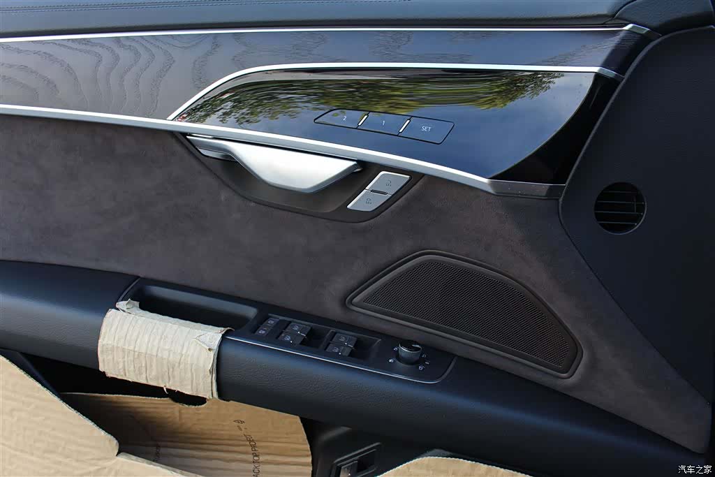 Audi A8L, 2023 все фото