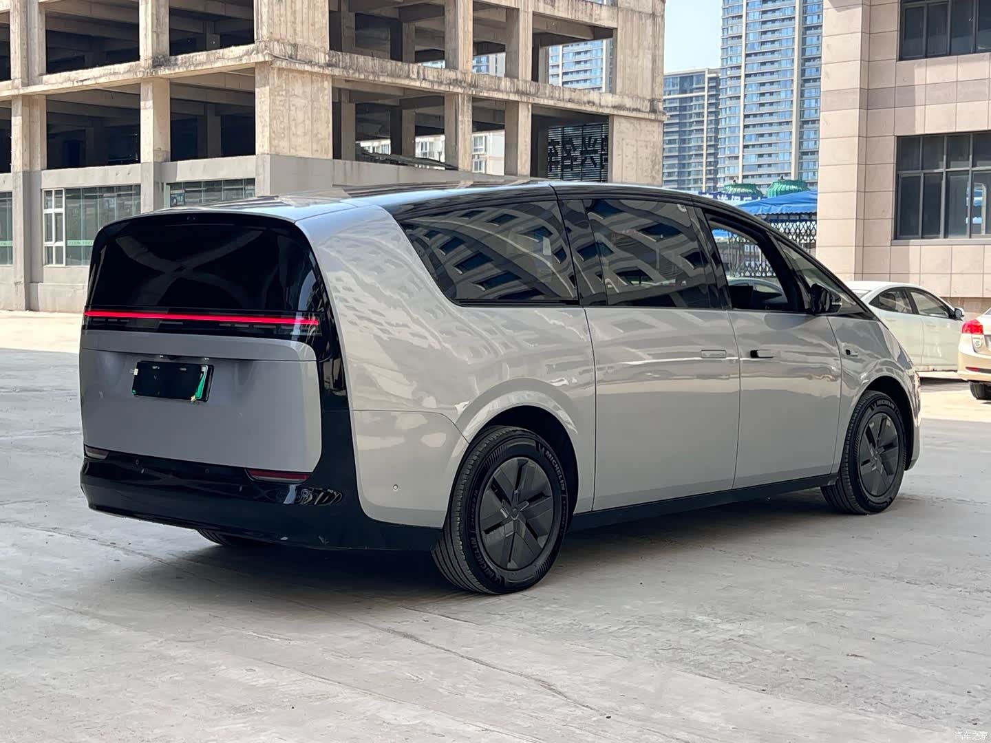 Li Auto MEGA, 2025 18