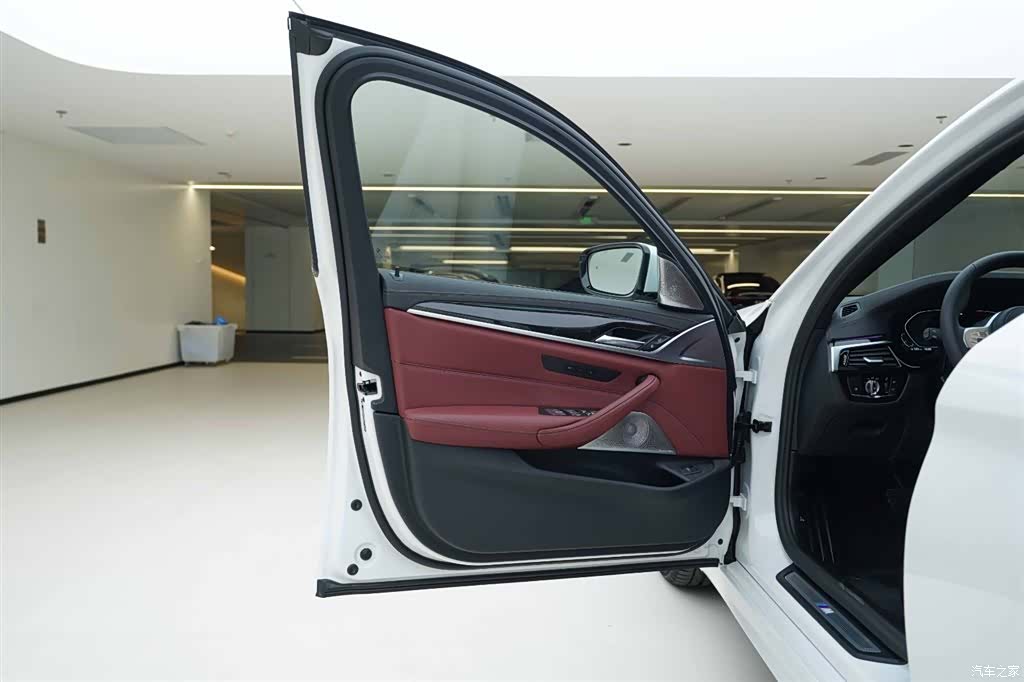 BMW 5 Series, 2023 16
