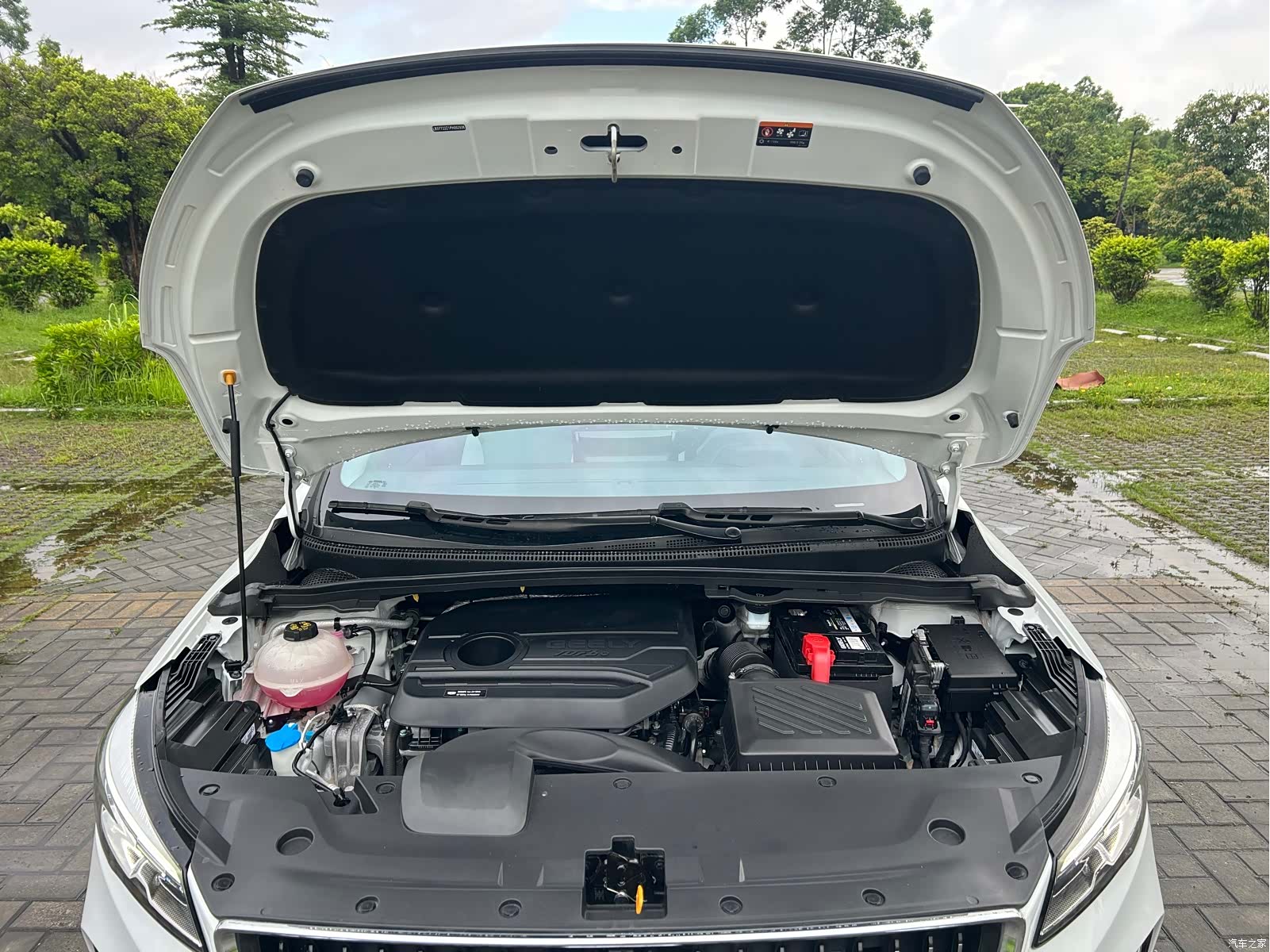 Geely Emgrand, 2024 16