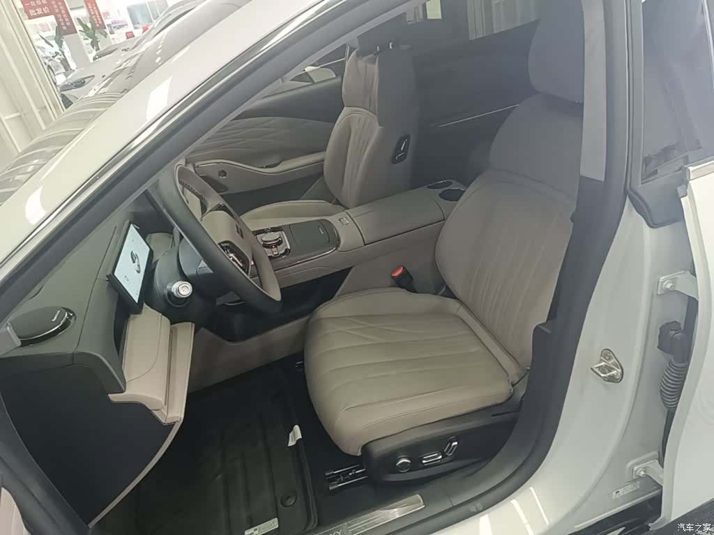 Geely 8, 2025 15