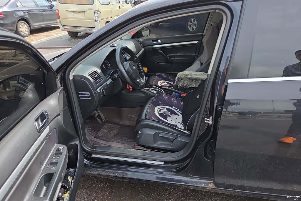 Volkswagen Sagitar, 2012 9
