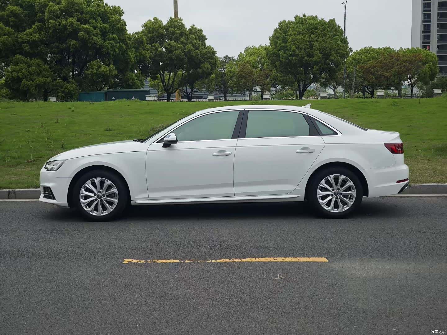 Audi A4L, 2019 3