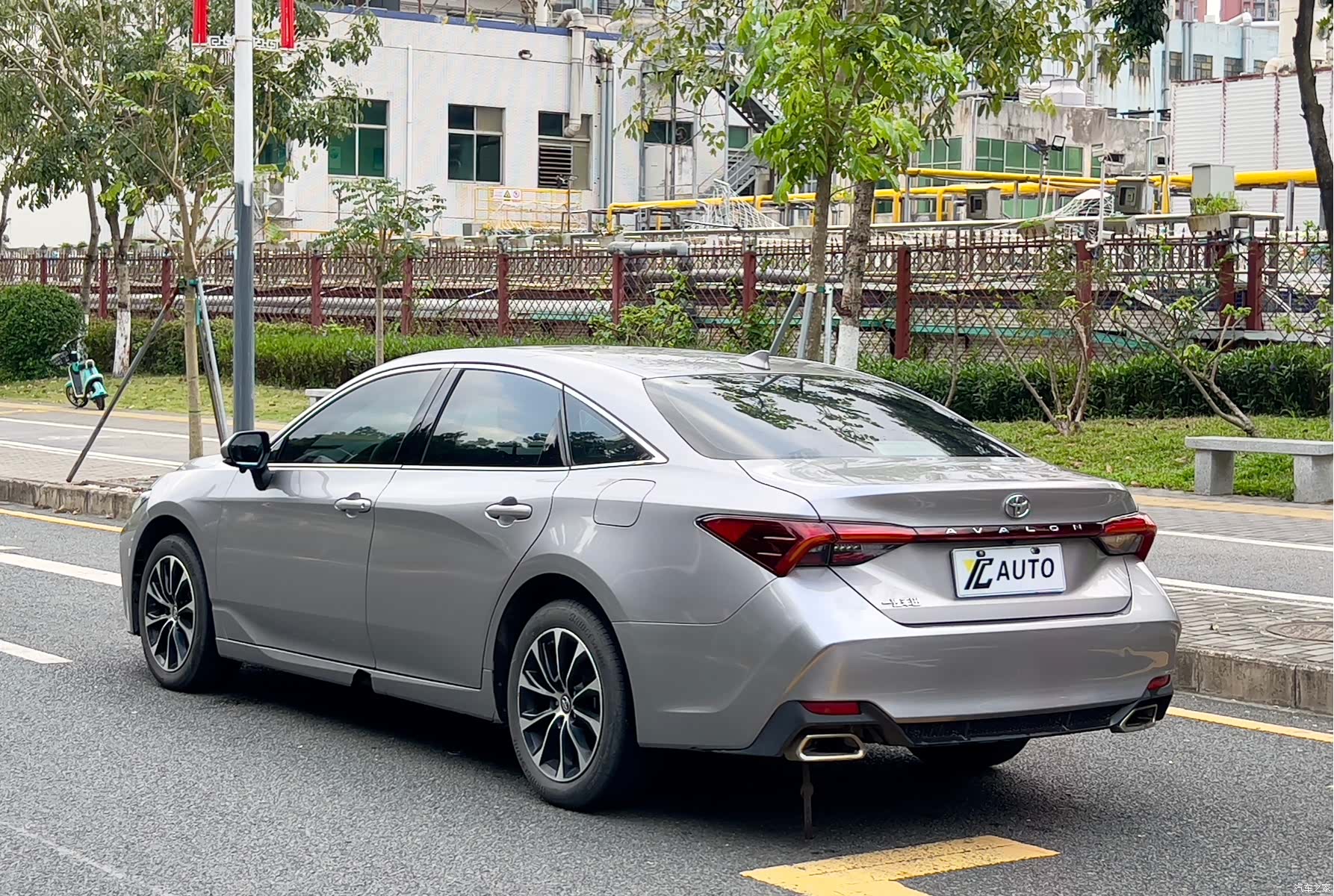 Toyota Avalon, 2023 все фото