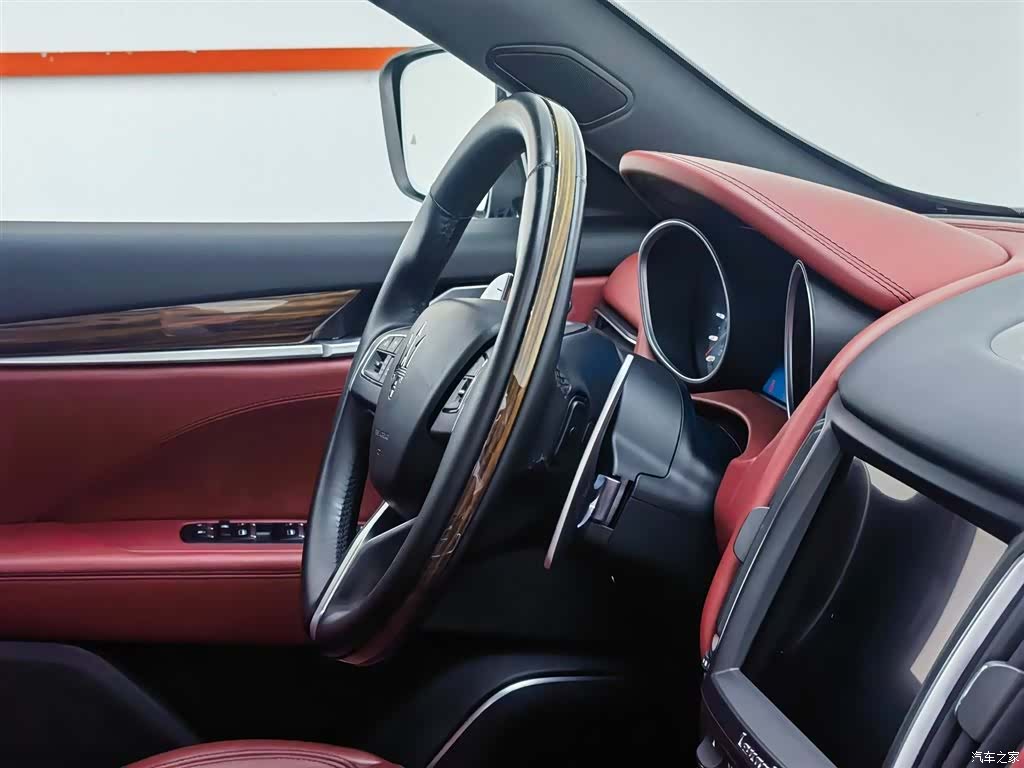 Maserati Levante, 2018 12