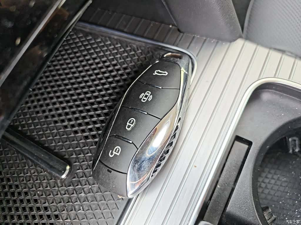 Hongqi HS7, 2024 9
