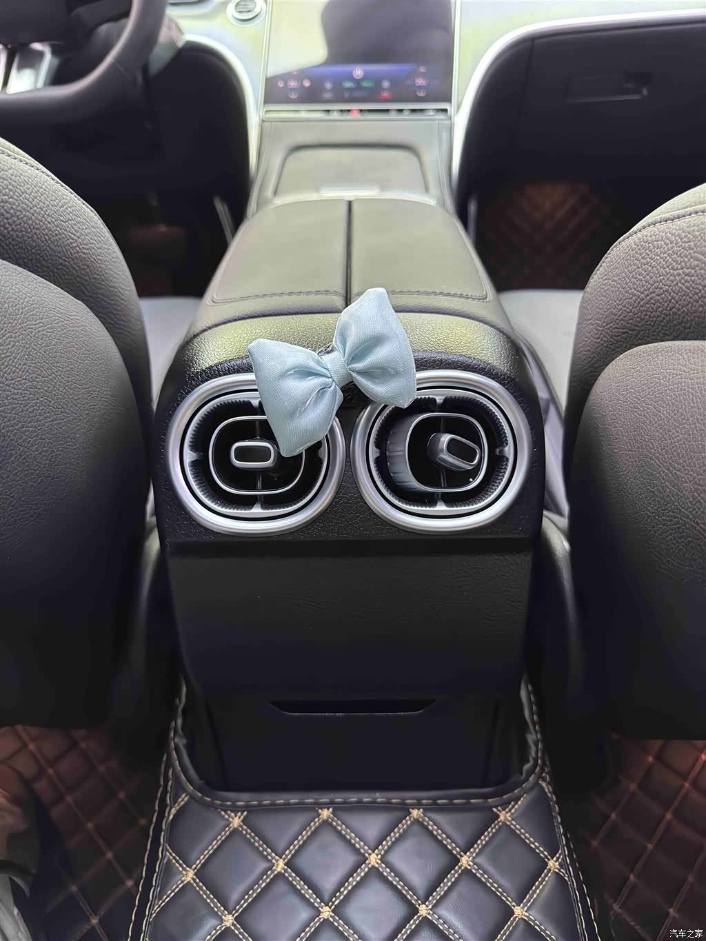 Mercedes-Benz C-Class, 2024 10