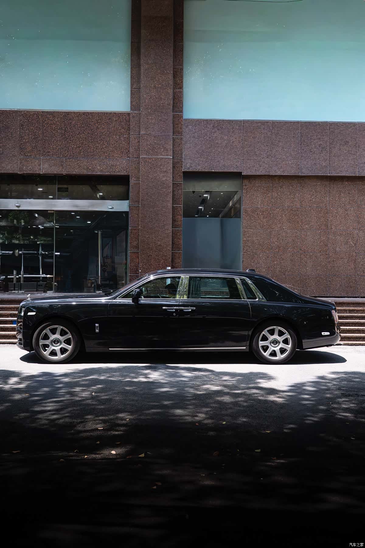 Rolls-Royce Phantom, 2020 3