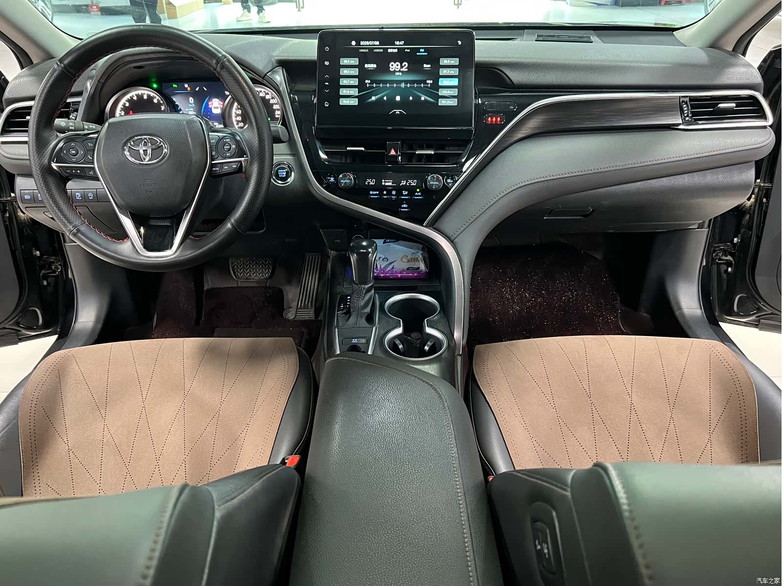 Toyota Camry, 2023 10