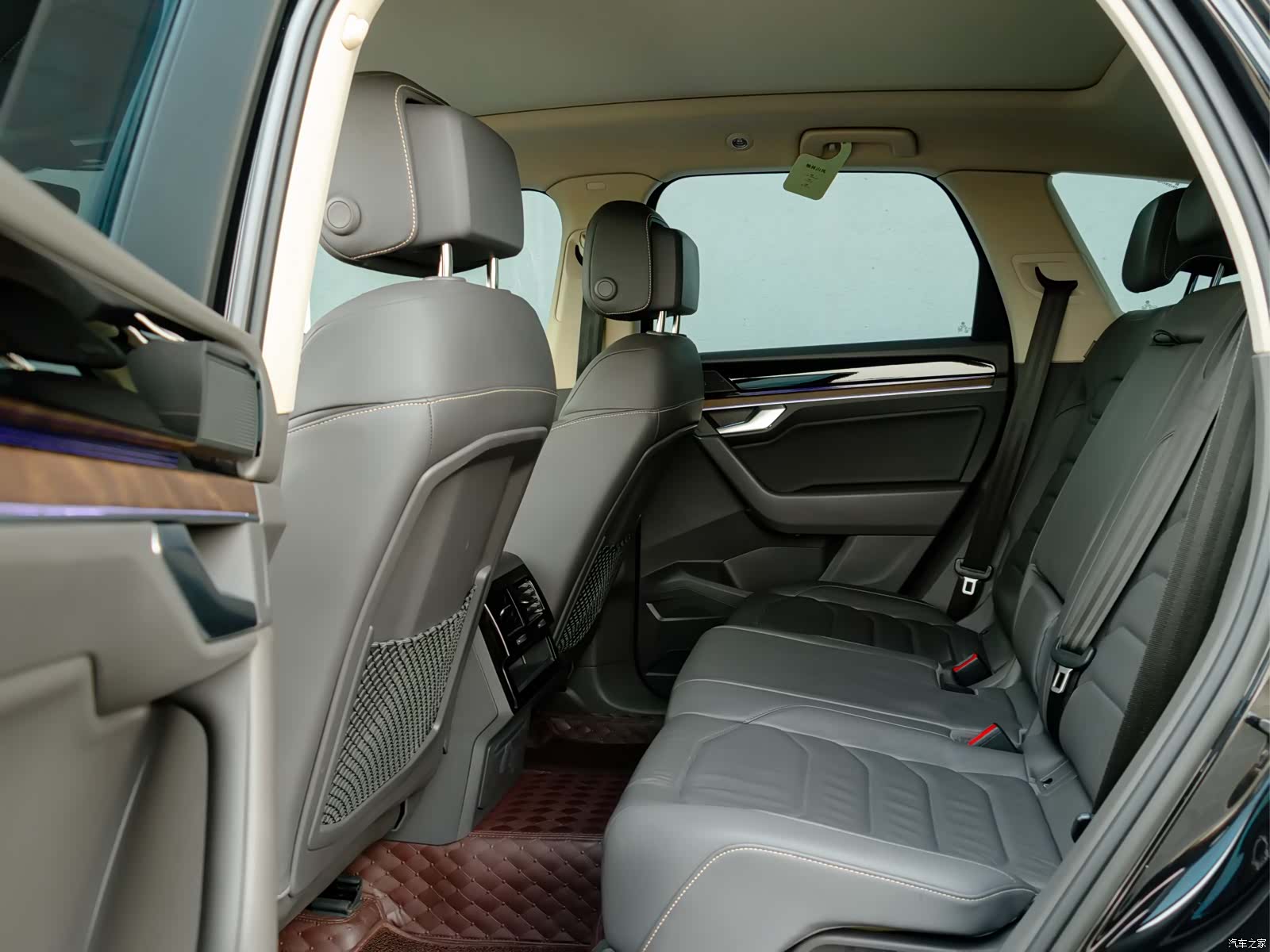 Volkswagen Touareg, 2020 12