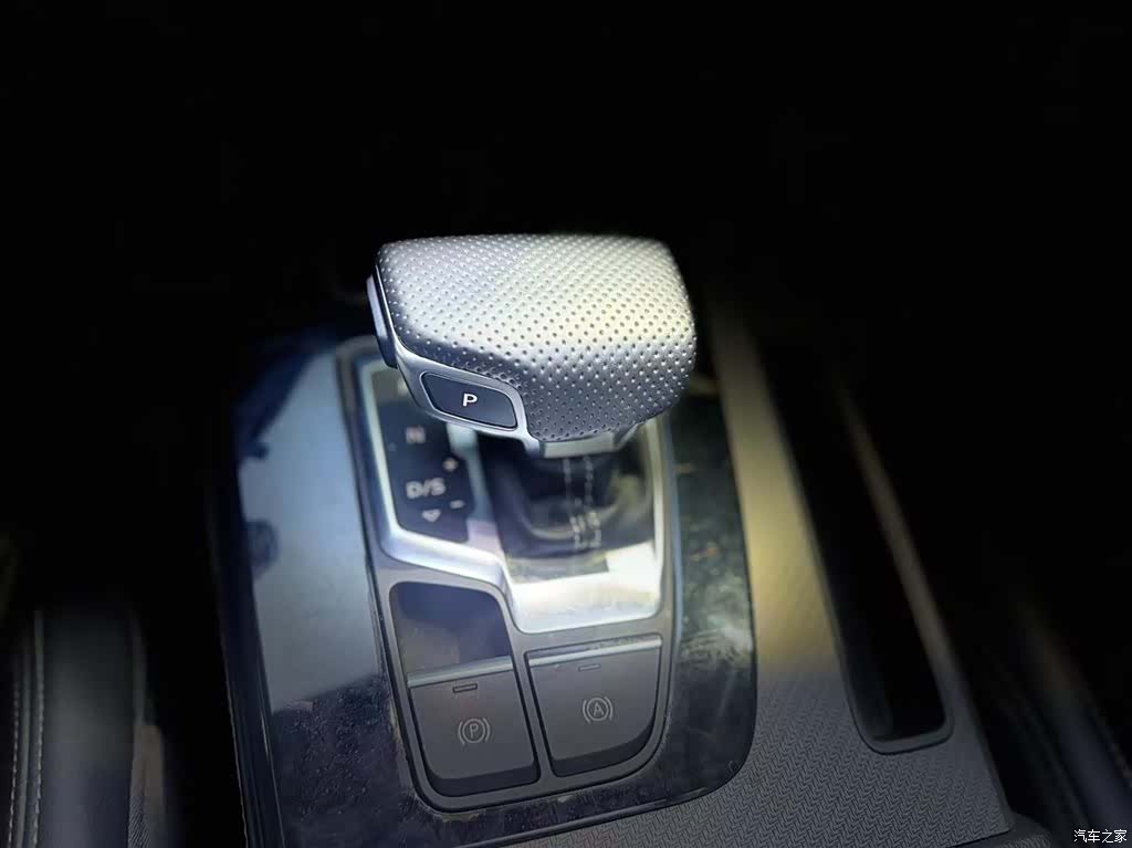 Audi Q5L, 2025 14