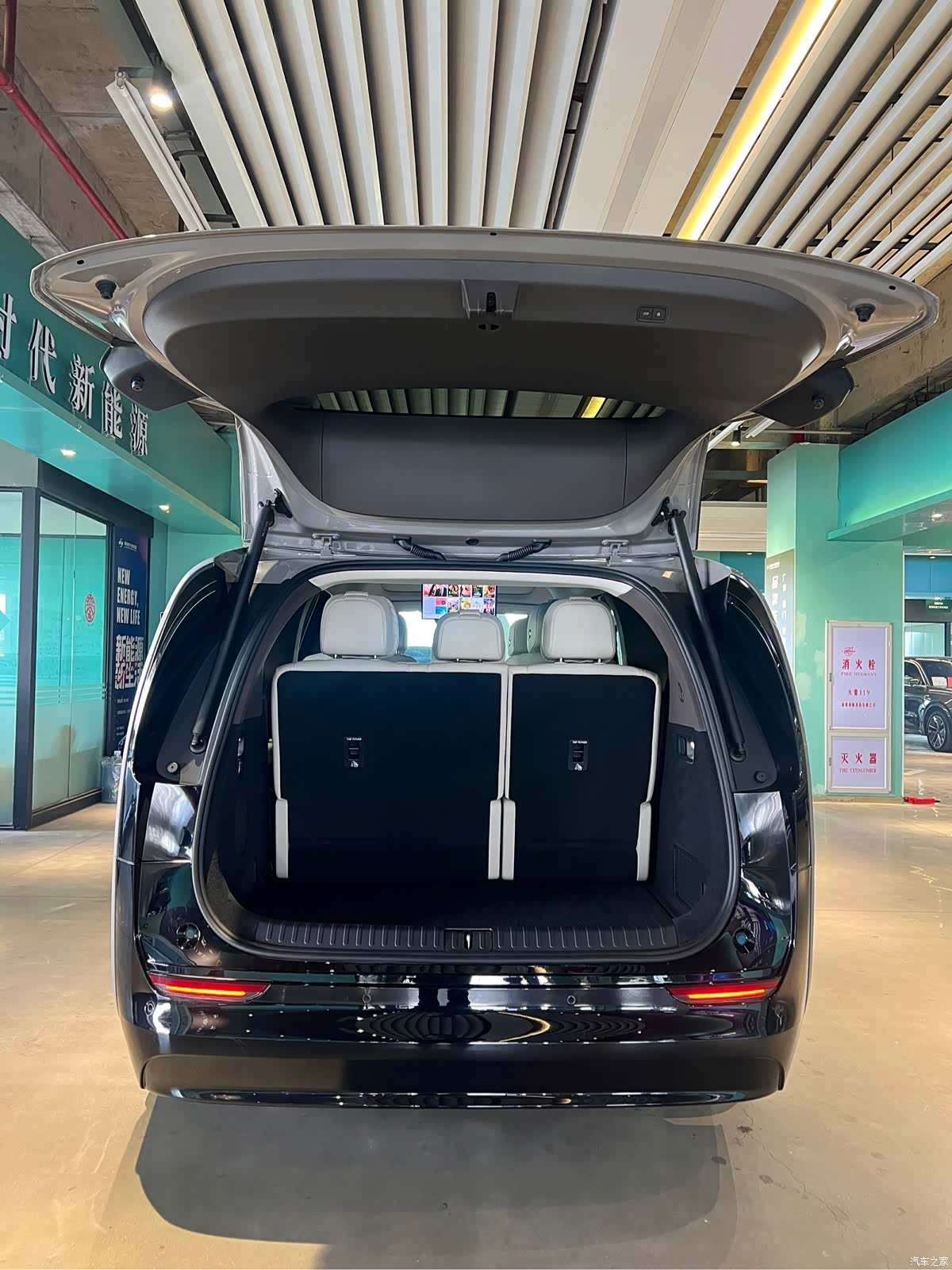 Li Auto MEGA, 2024 4