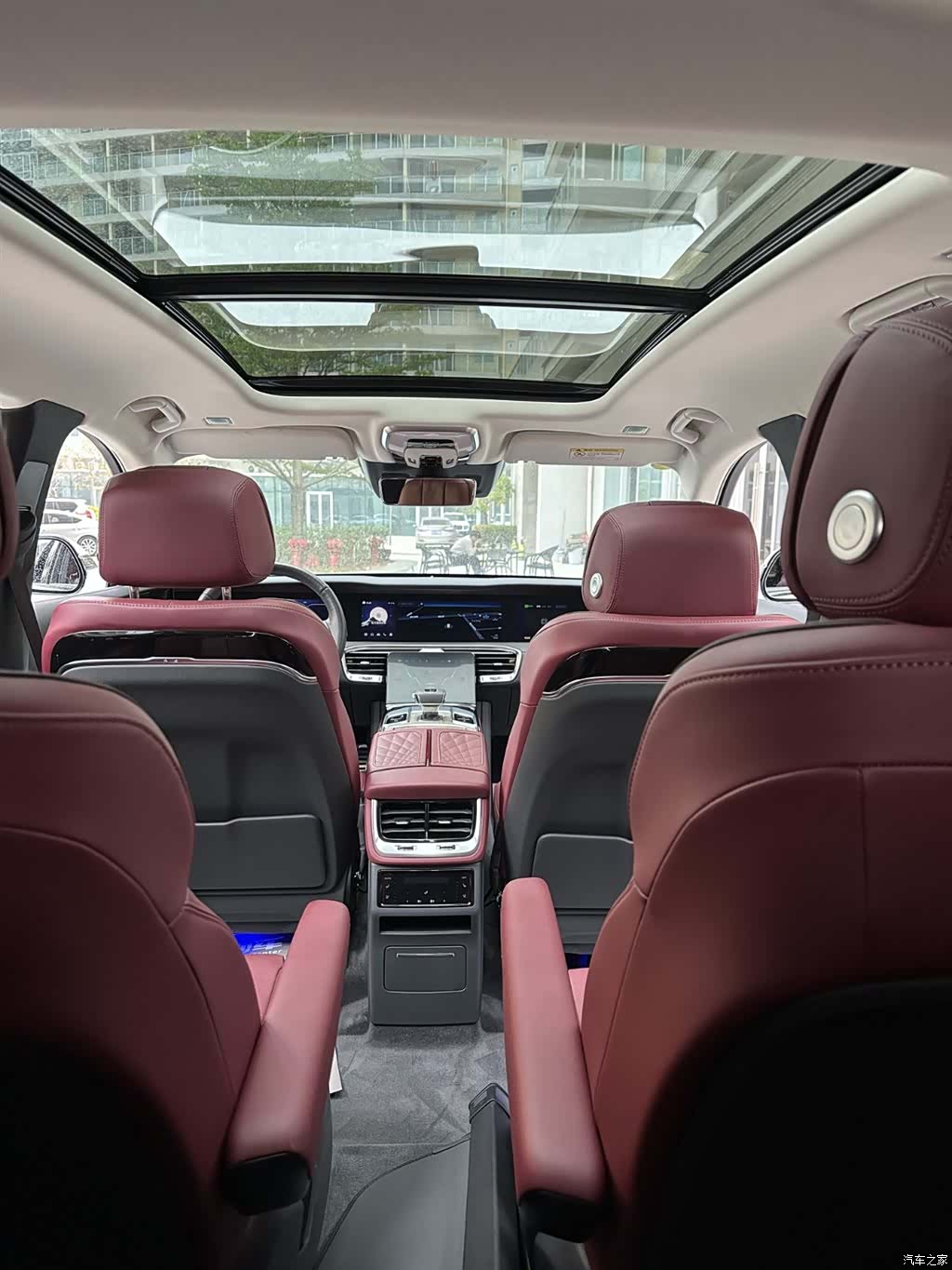 Hongqi E-HS9, 2023 13