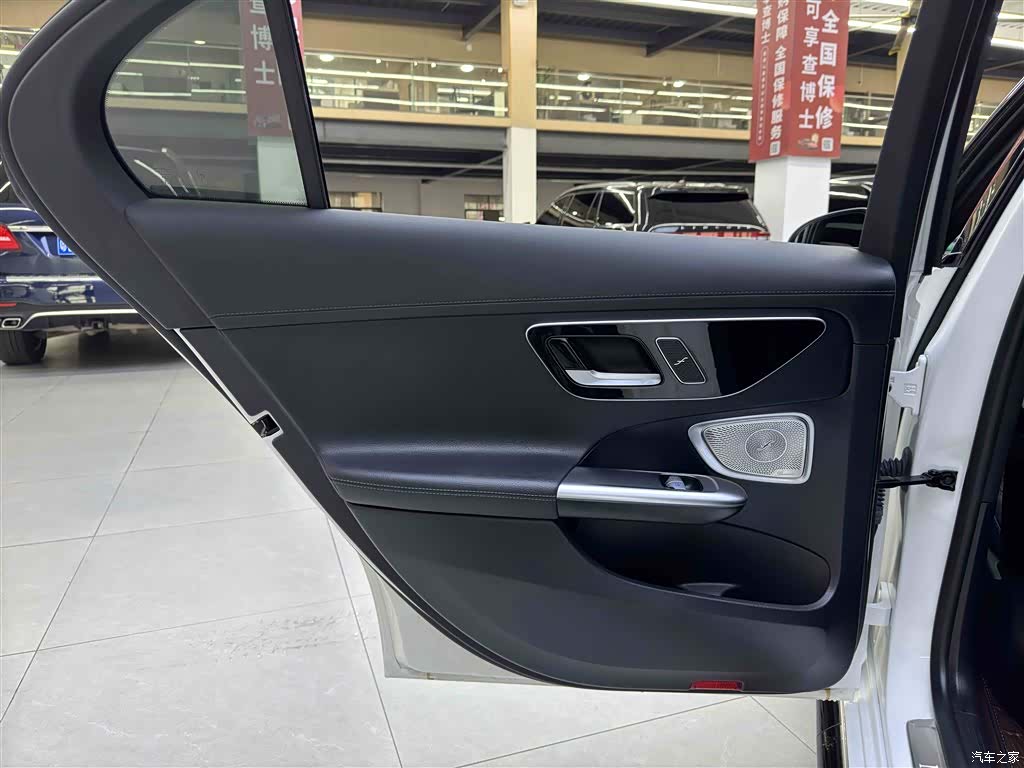 Mercedes-Benz C-Class, 2024 14