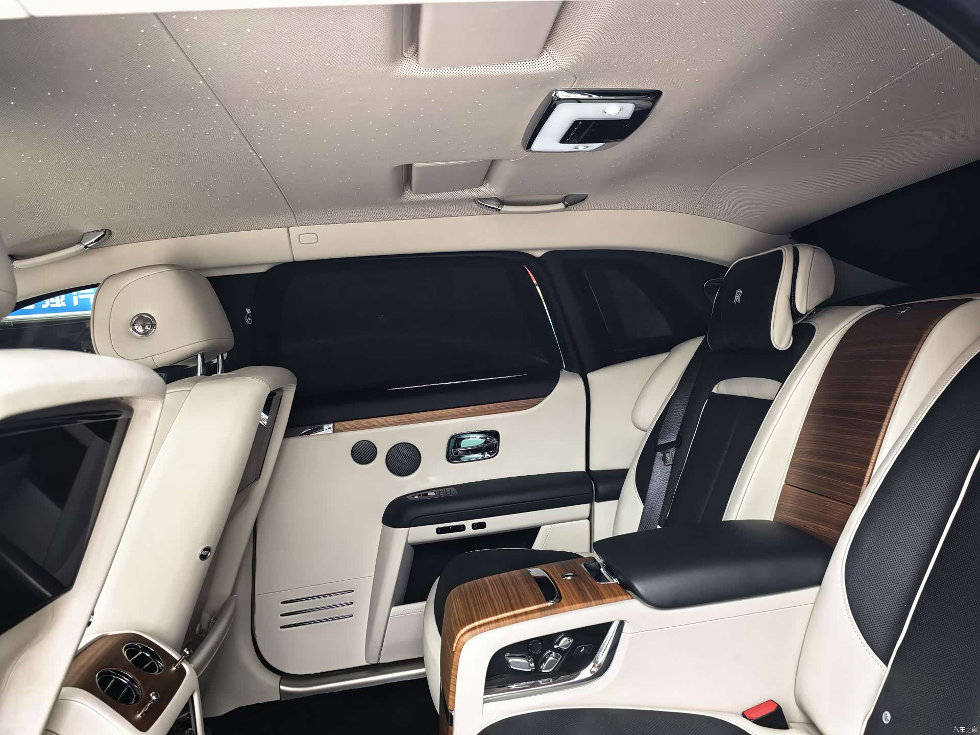 Rolls-Royce Ghost, 2021 7