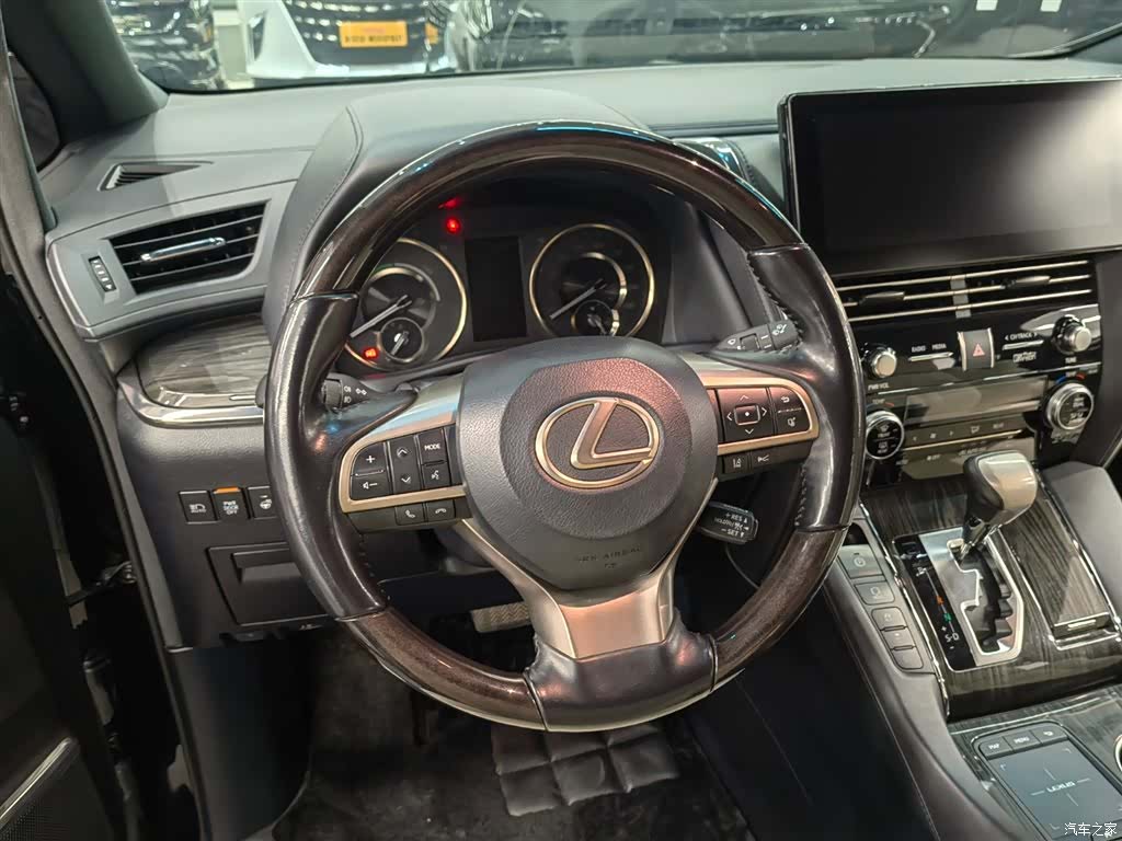 Lexus LM, 2022 15