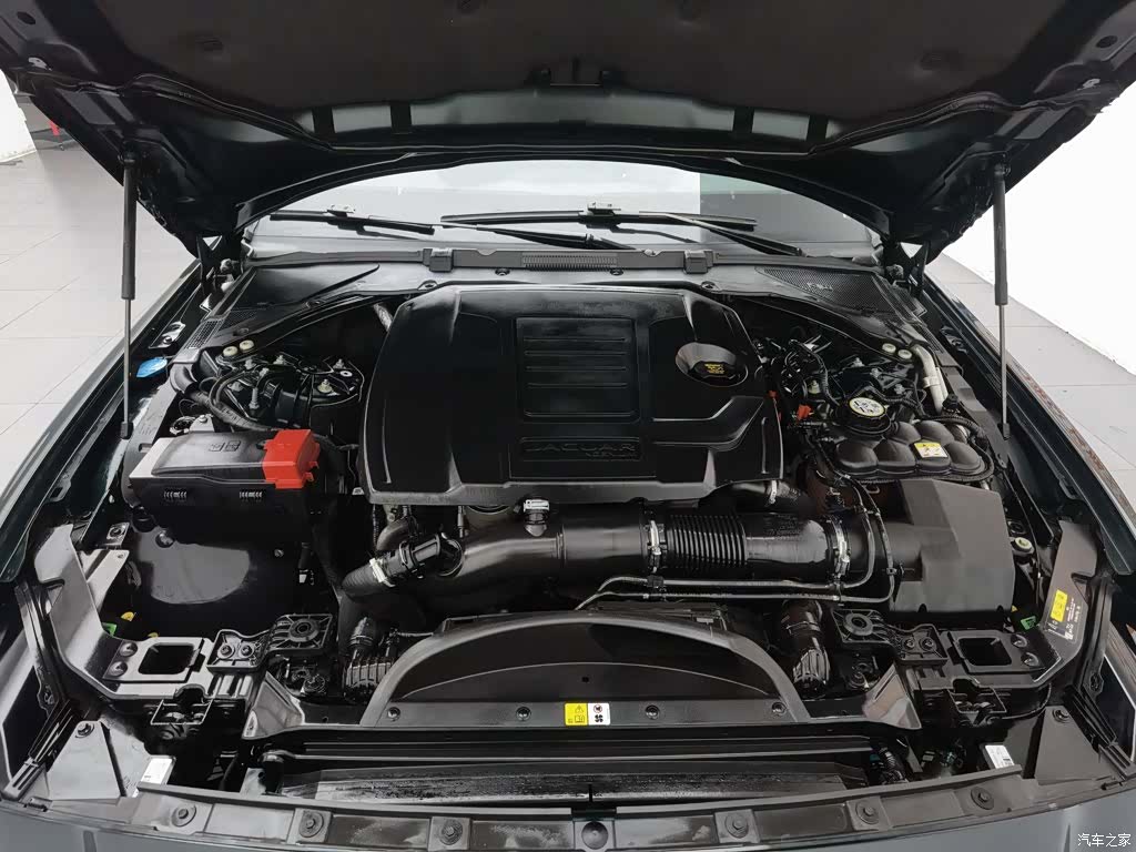 Land Rover XEL, 2022 6