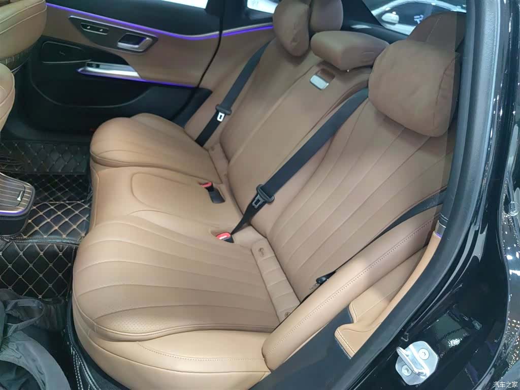 Mercedes-Benz E-Class, 2024 13