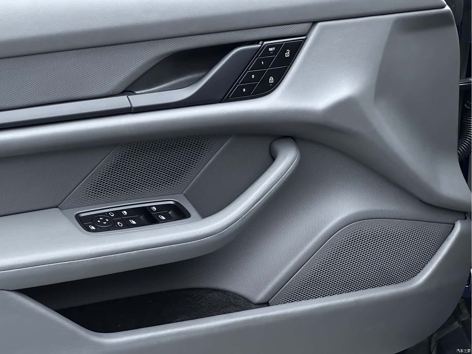 Porsche Taycan, 2023 11