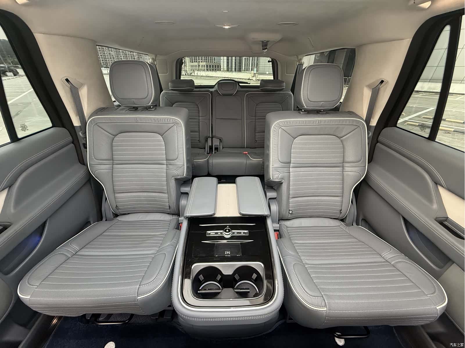 Lincoln Navigator, 2022 10
