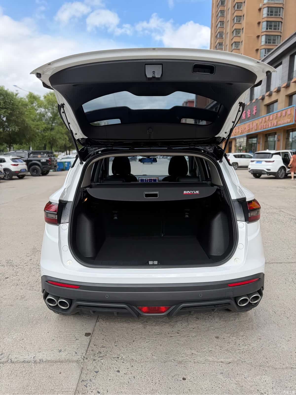 Geely Coolray, 2022 14