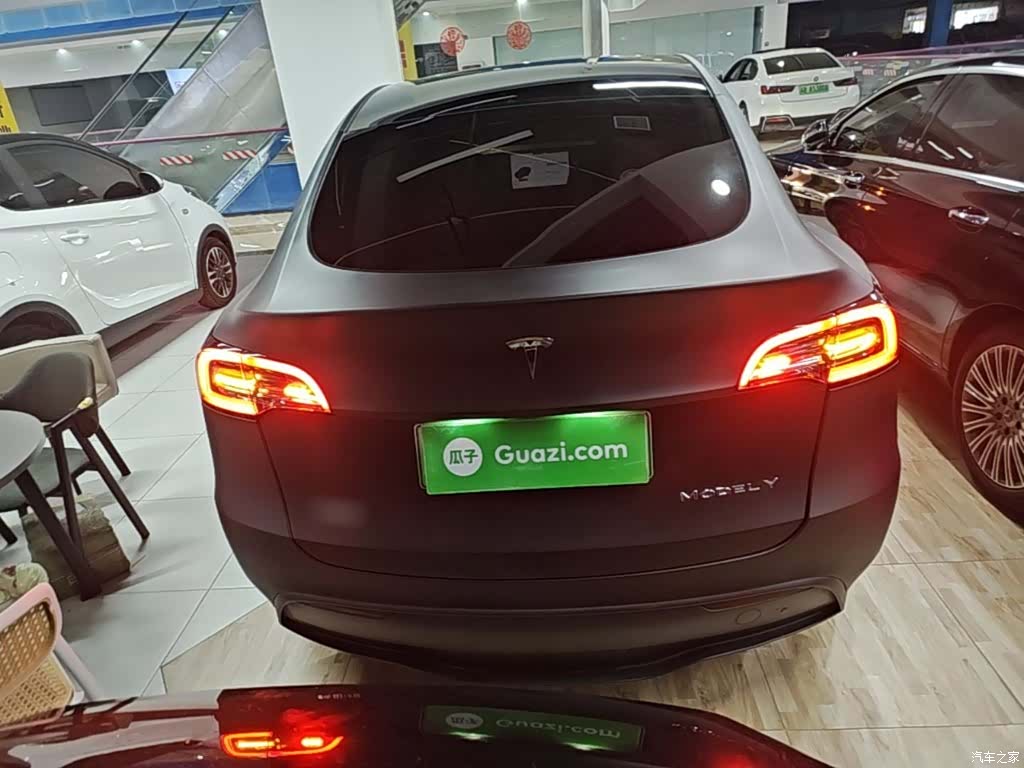 Tesla Model Y, 2021 4