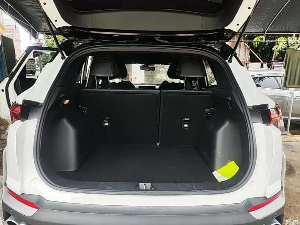 Geely Coolray, 2025 19