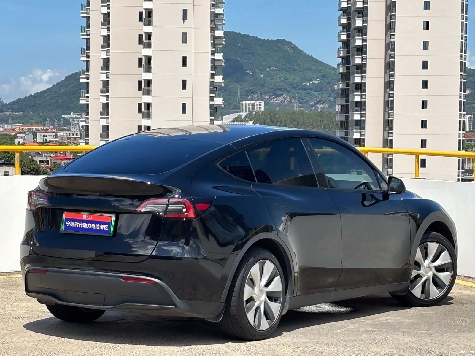 Tesla Model Y, 2023 10
