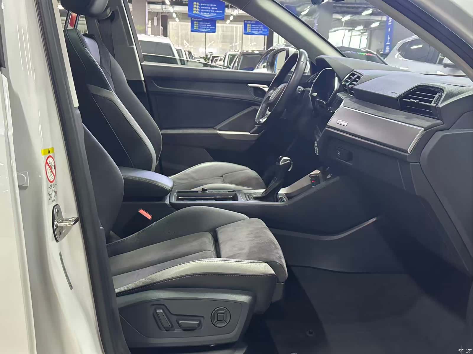 Audi Q3, 2022 4
