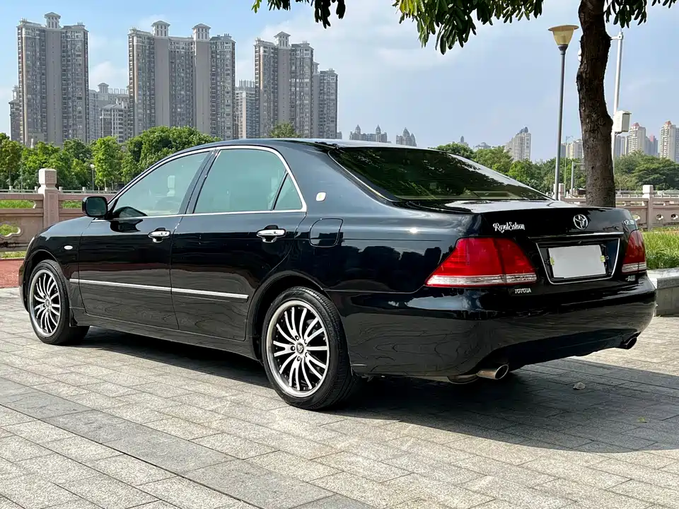 Toyota crown