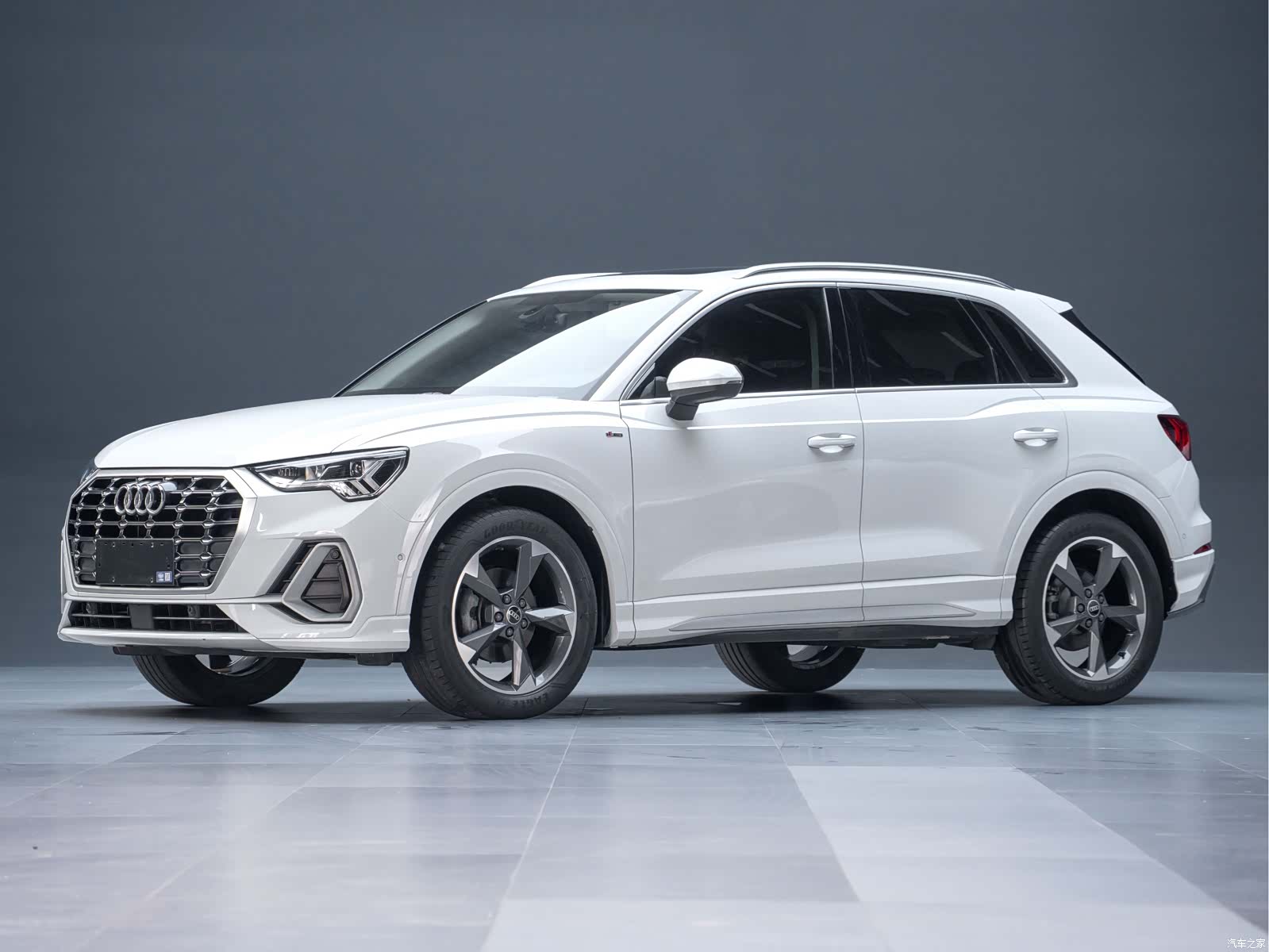 Audi Q3, 2023 1