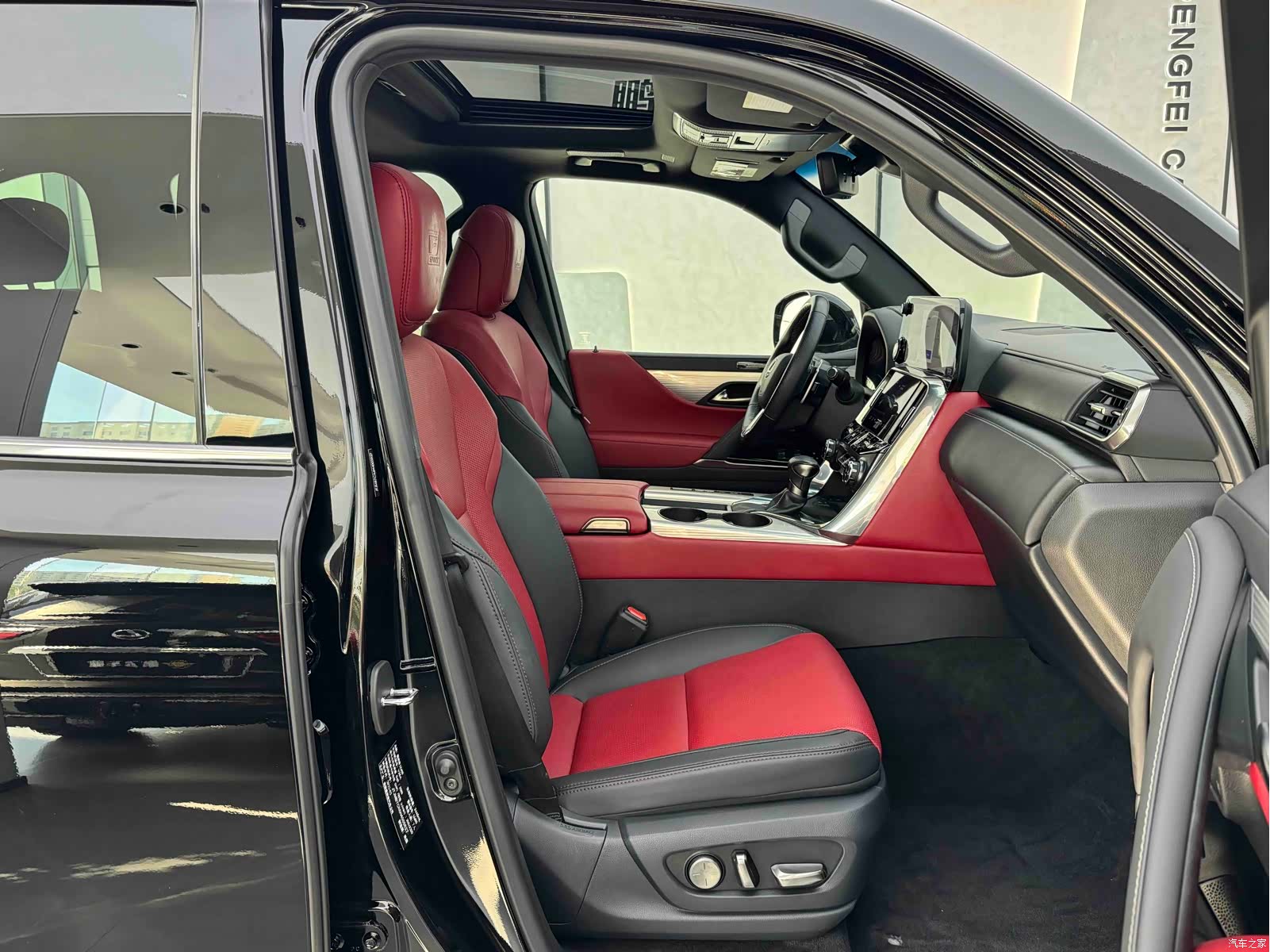 Lexus LX, 2022 14