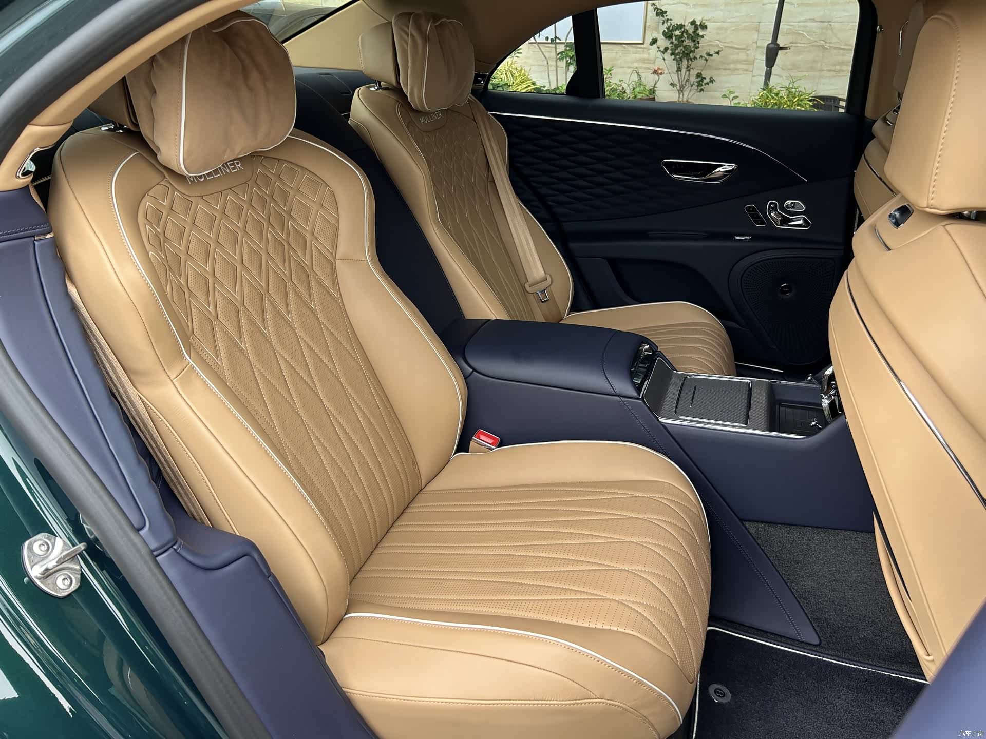 Bentley Flying Spur, 2023 8